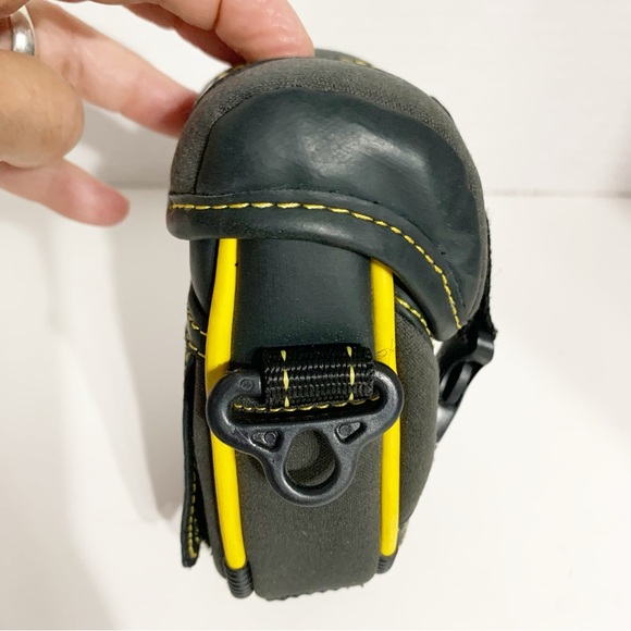 Body Glove Sport Heavy Duty Compact Camera Case Bag Faux Leather and Neoprene - Picture 12 of 14